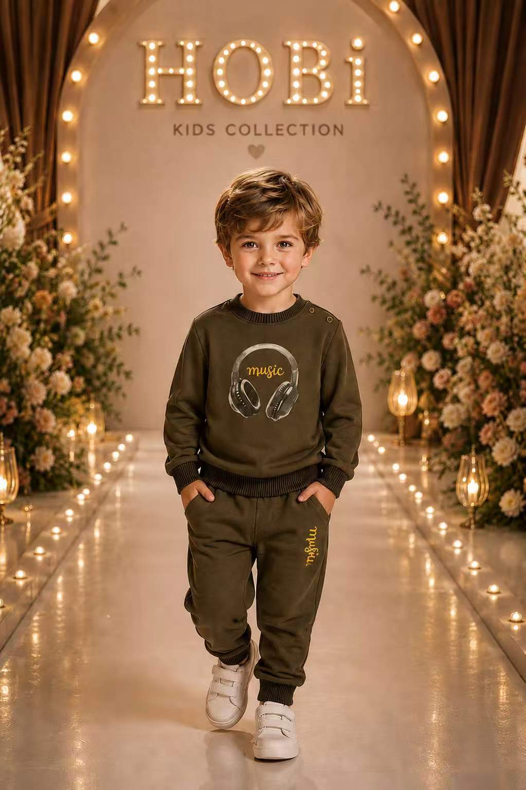 Boys' Dark Brown Headphone Graphic Sweatshirt & Jogger Set